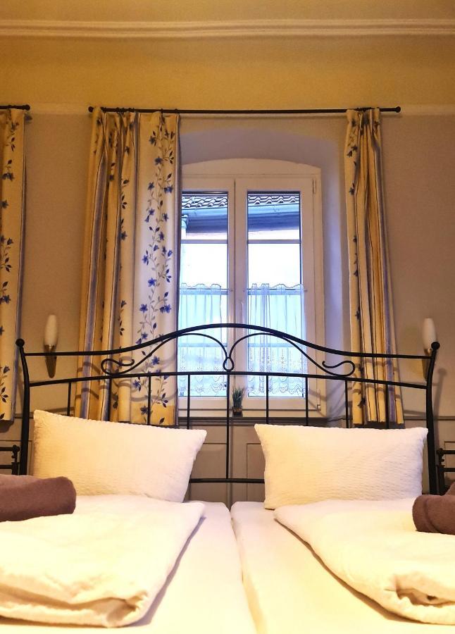 Gaestehaus Zum Weinbauer Rhodt unter Rietburg Ngoại thất bức ảnh